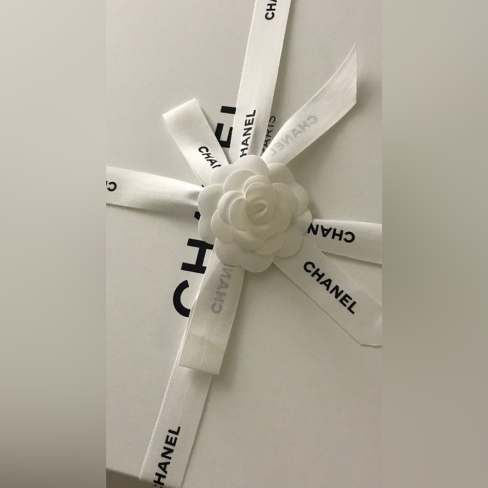 ♥️ CHANEL authentic Camellia Flower   with ribbon